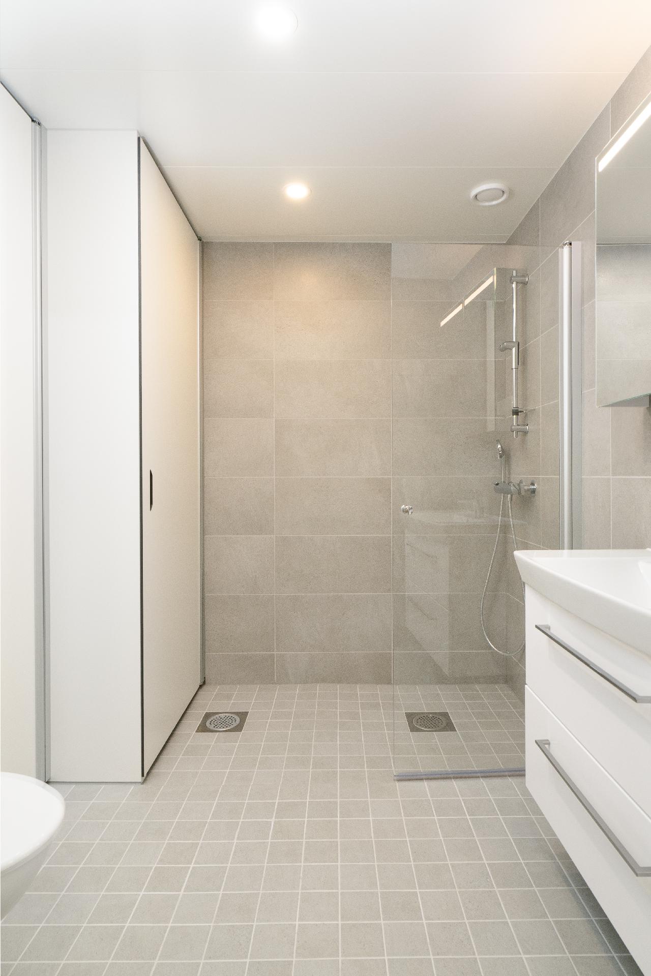 Tilava ja kaunis kylpyhuone