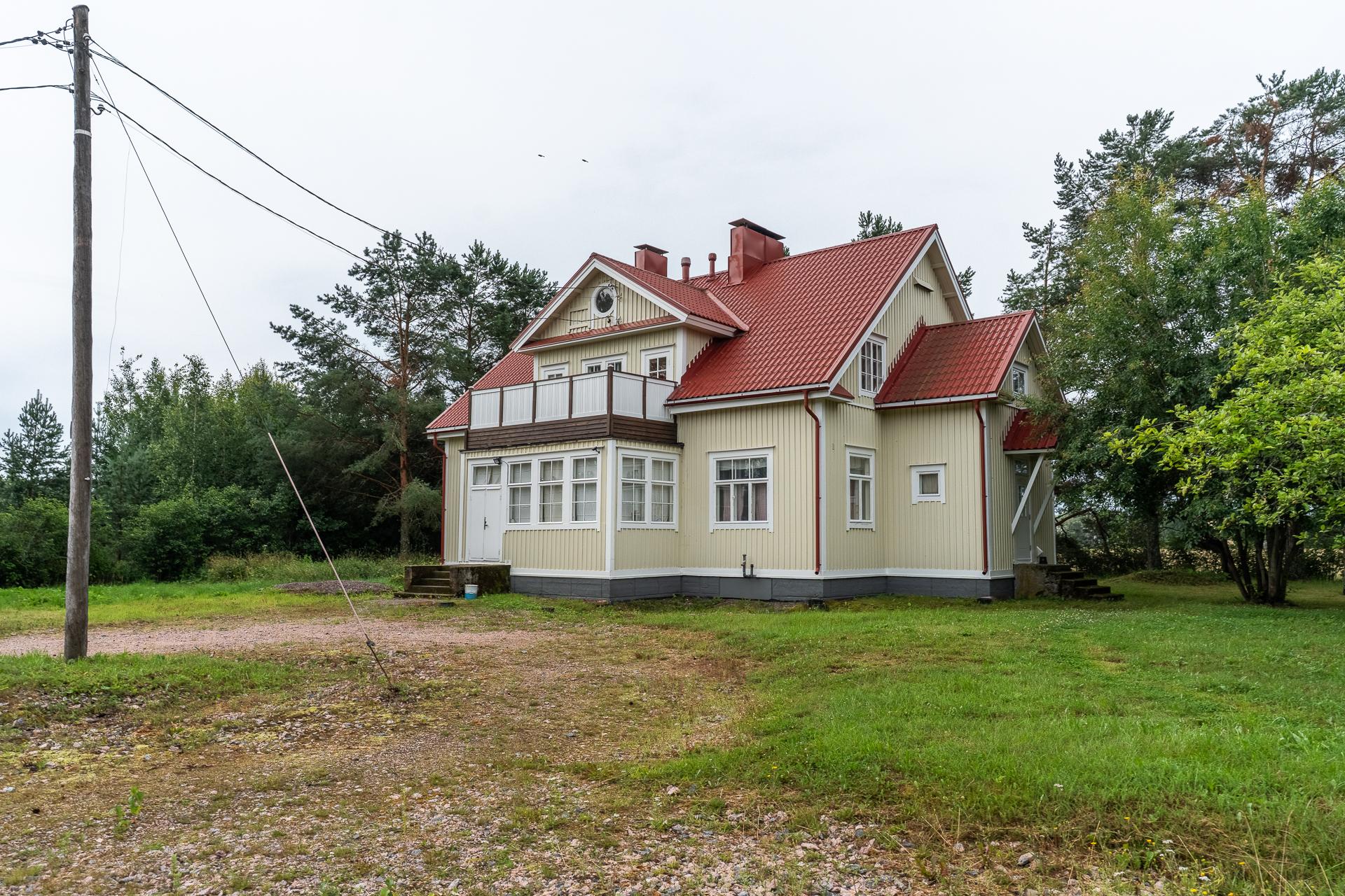 Asuinrakennus, sisäpihan julkisivu