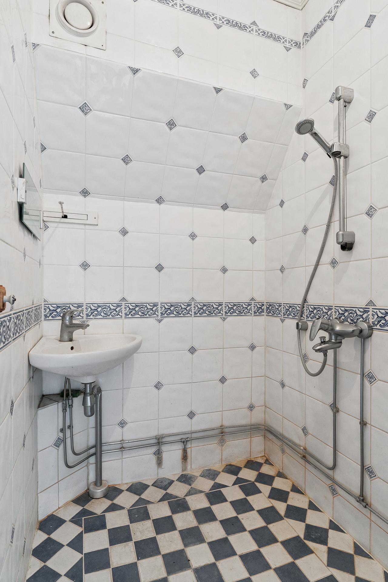 Kylpyhuone, alakerta