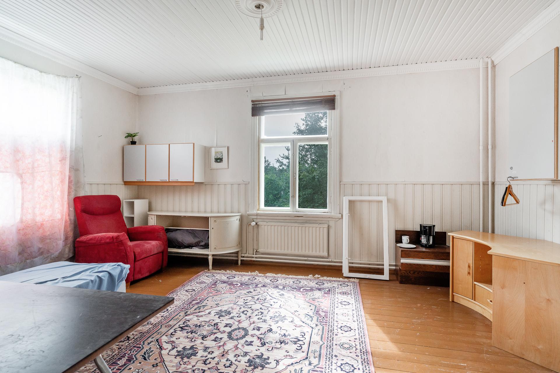 Makuuhuone 1, Alakerta