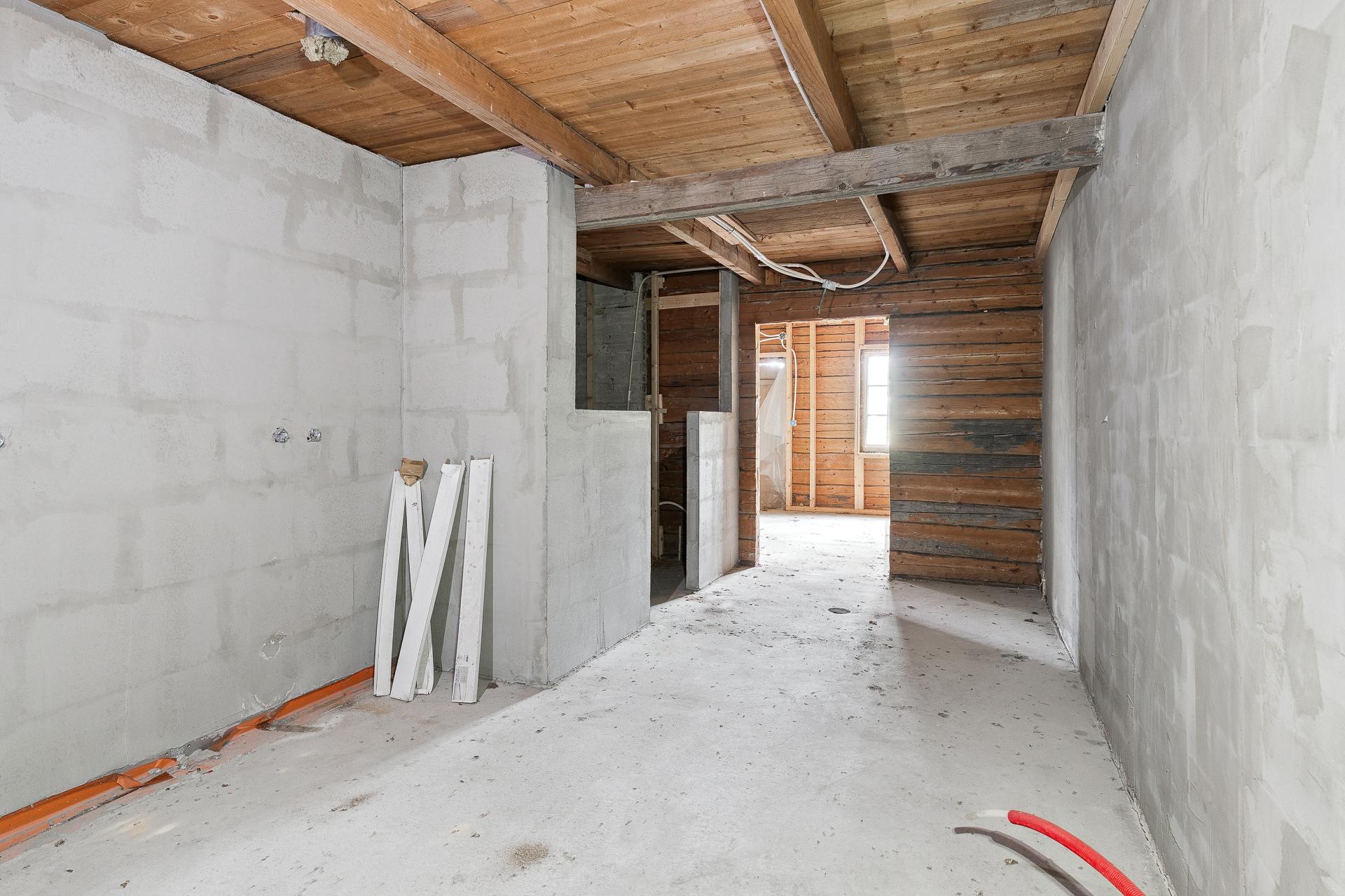 Talousrakennus, saunan seinät muurattu