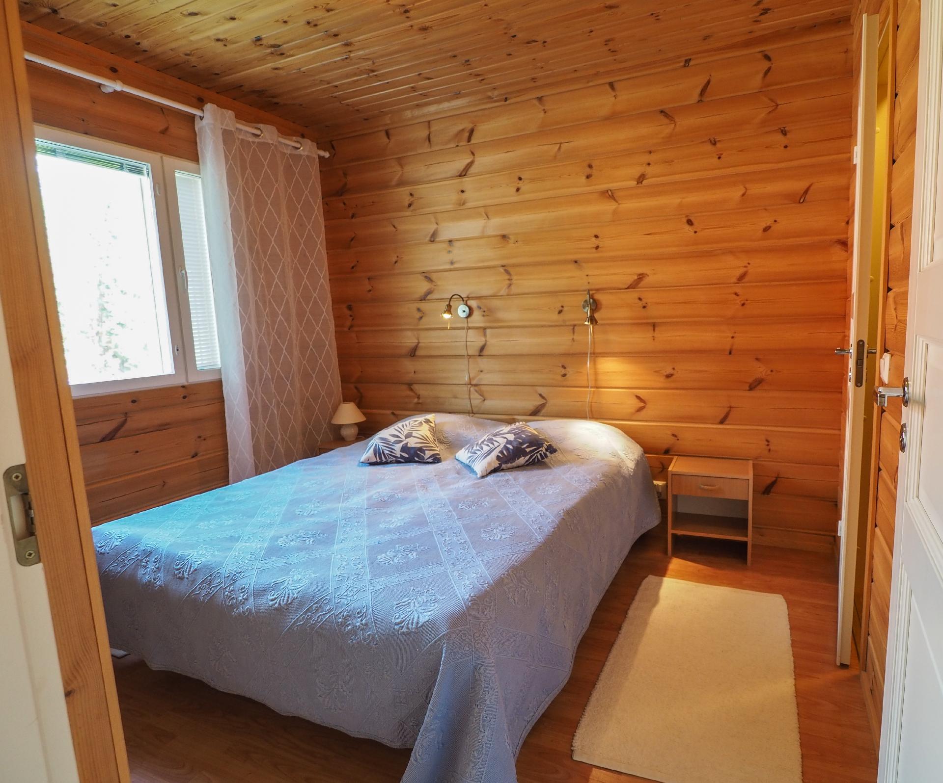 Alakerran makuuhuone