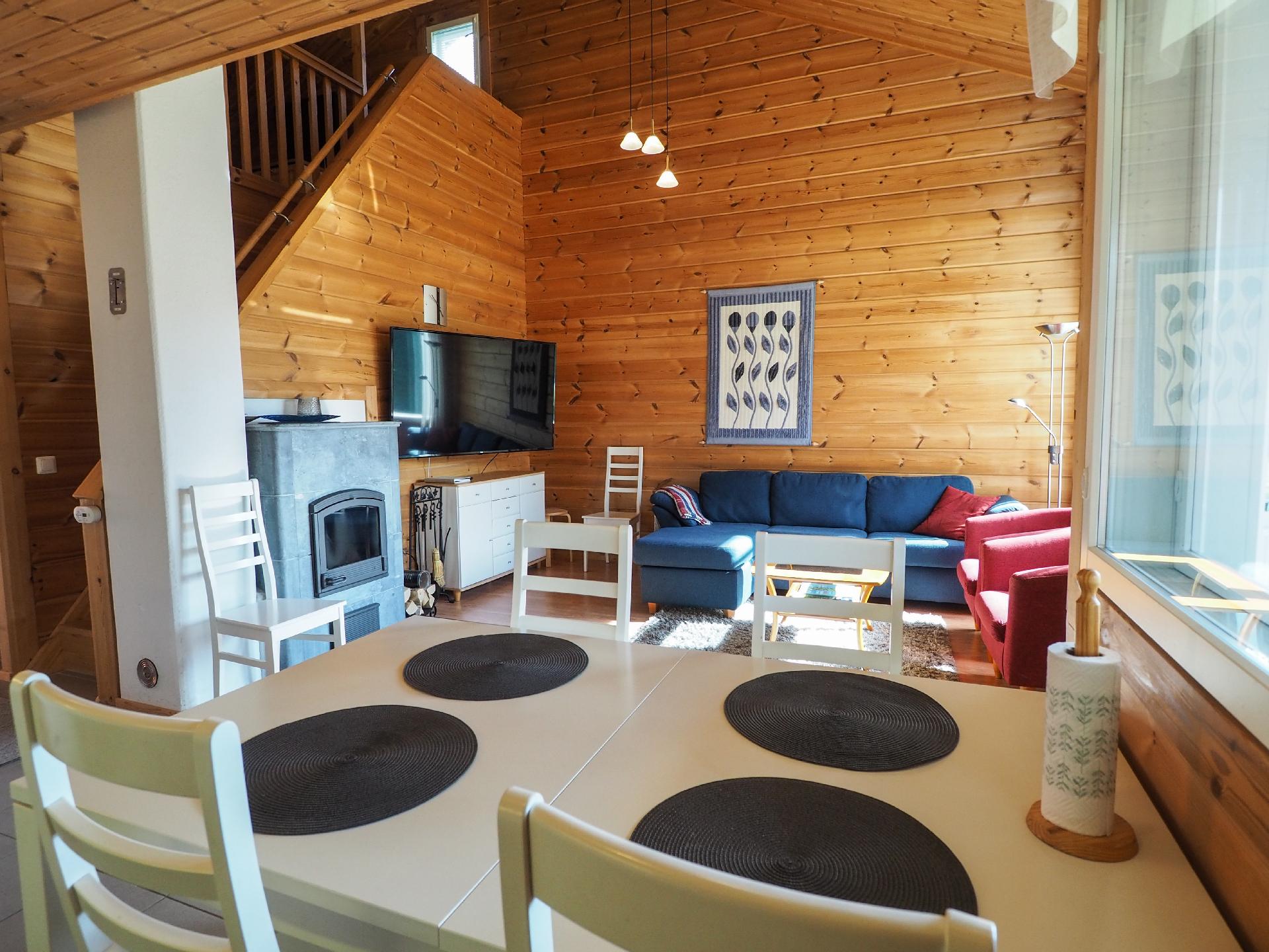 Yhtenäistä tilaa olohuoneen kanssa