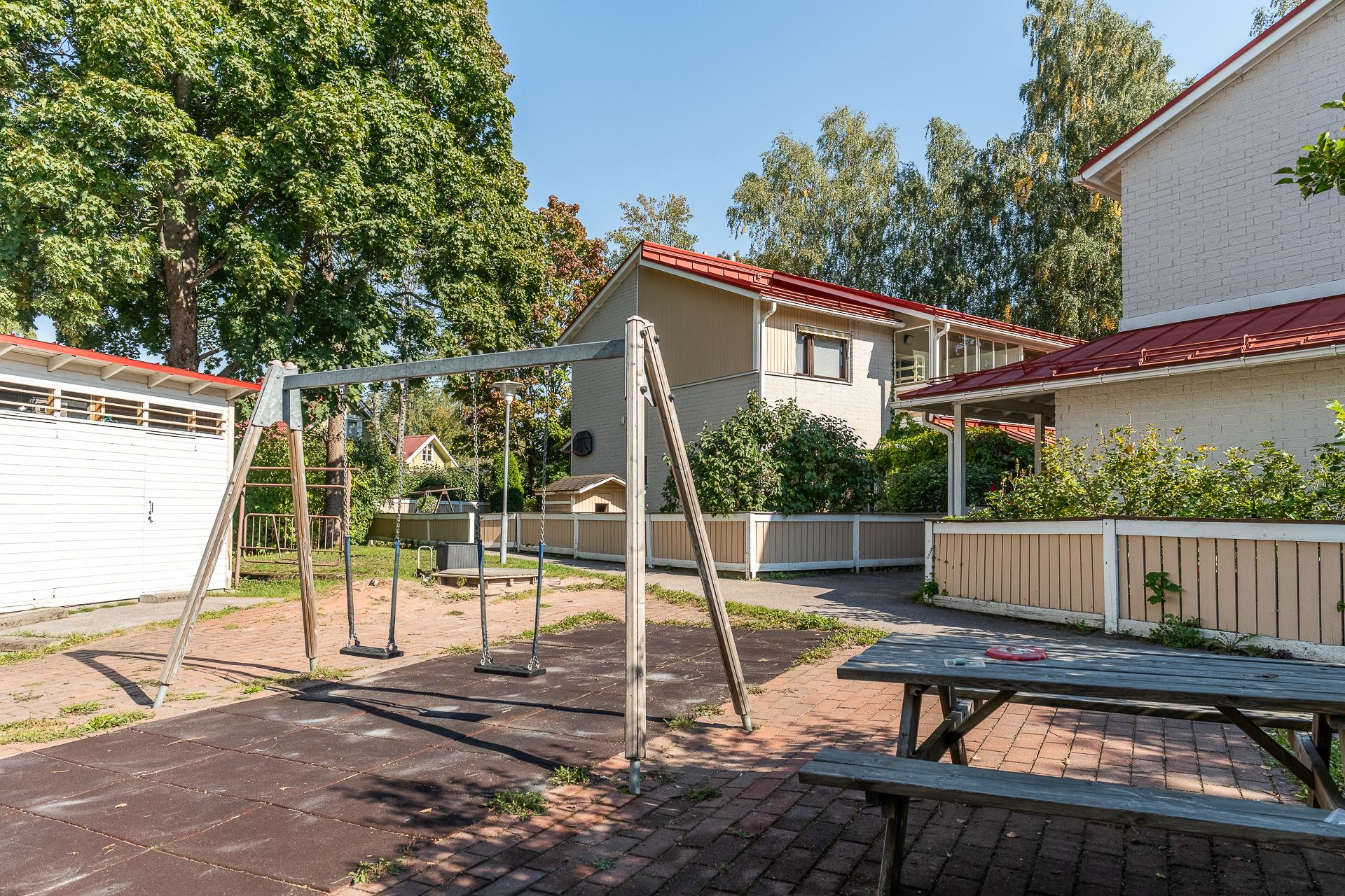 Hietanummenkuja 4, Tapanila, Helsinki