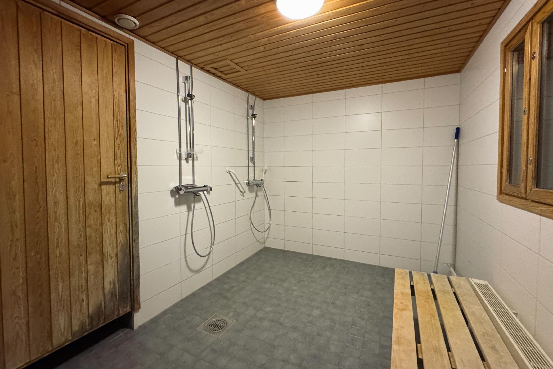 Taloyhtiön saunatilaa