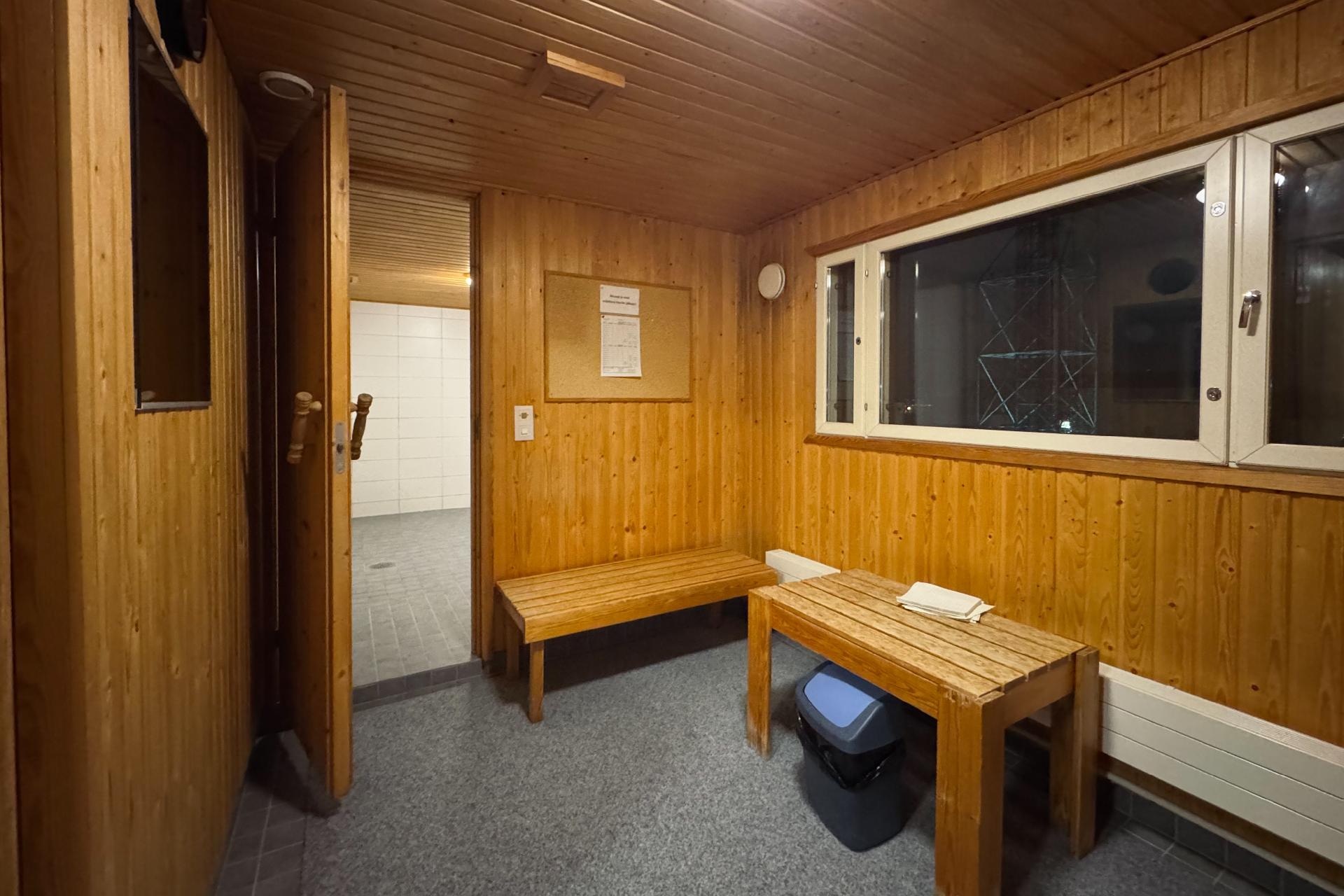 Taloyhtiön saunatilaa