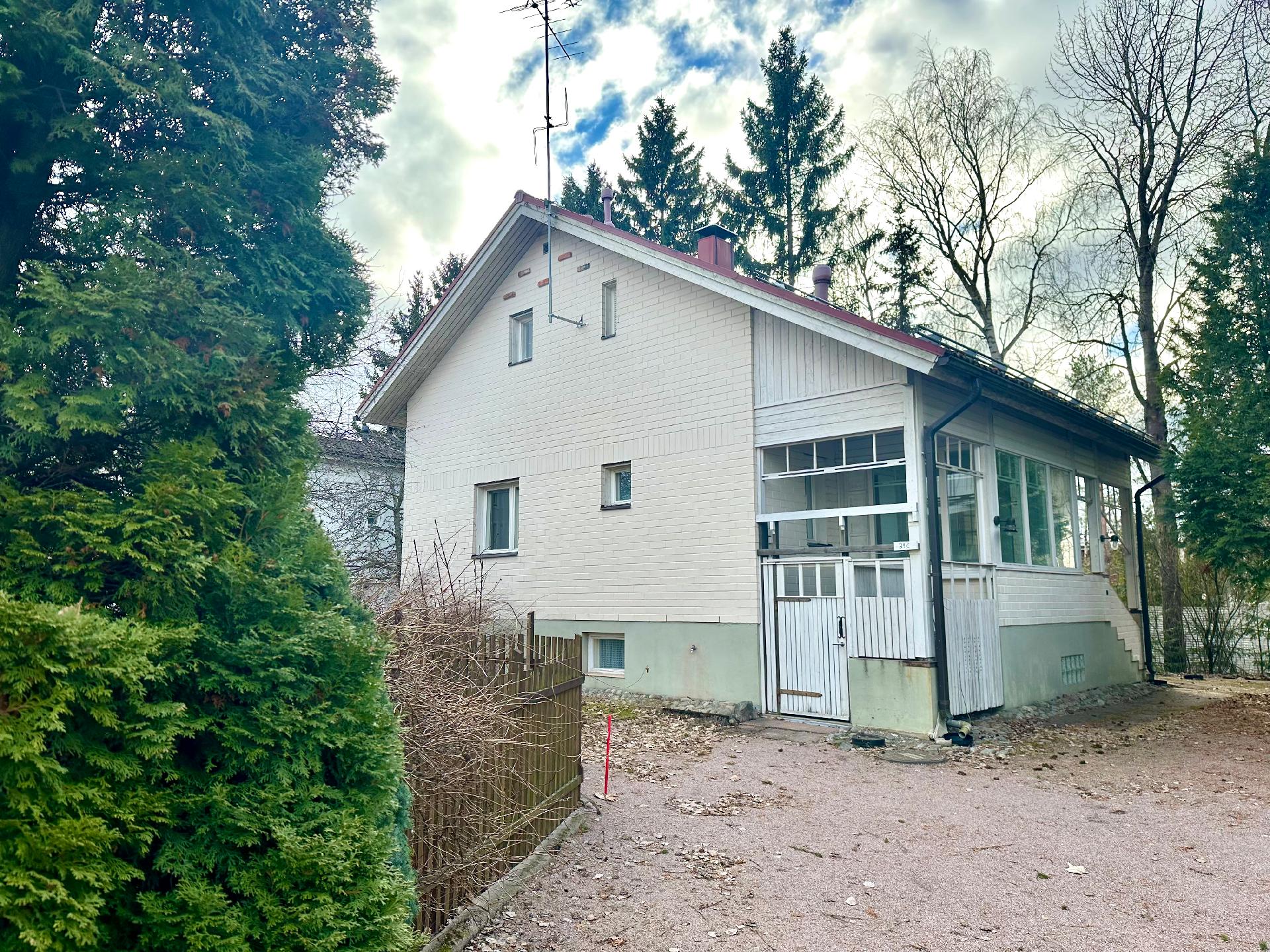 Kuusmiehentie 24c, Paloheinä, Helsinki