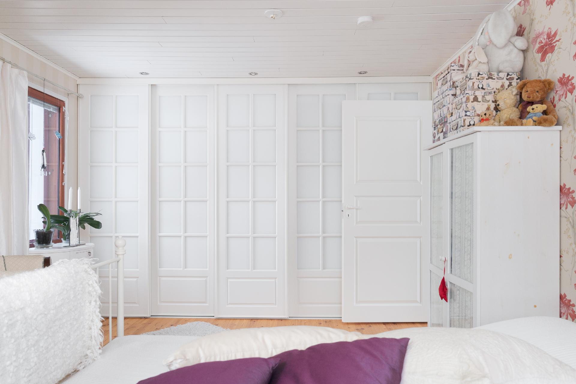 Alakerran makuuhuone