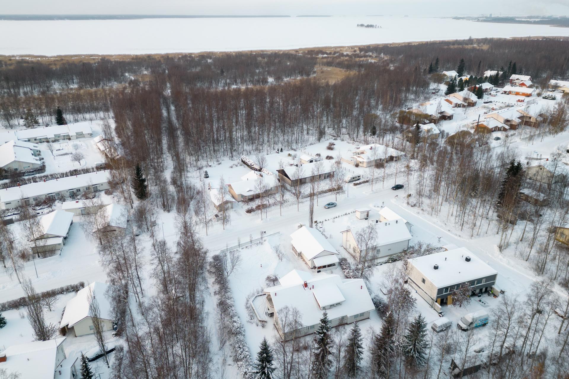 Kultasirkuntie 23, Oulunlahti, Oulu