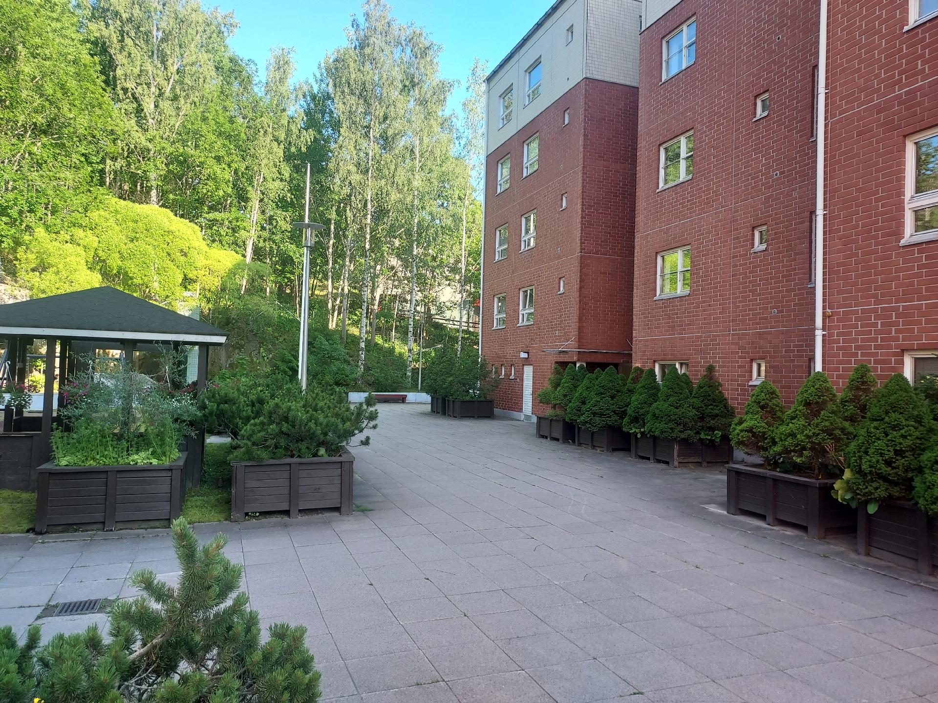 Julkisivu