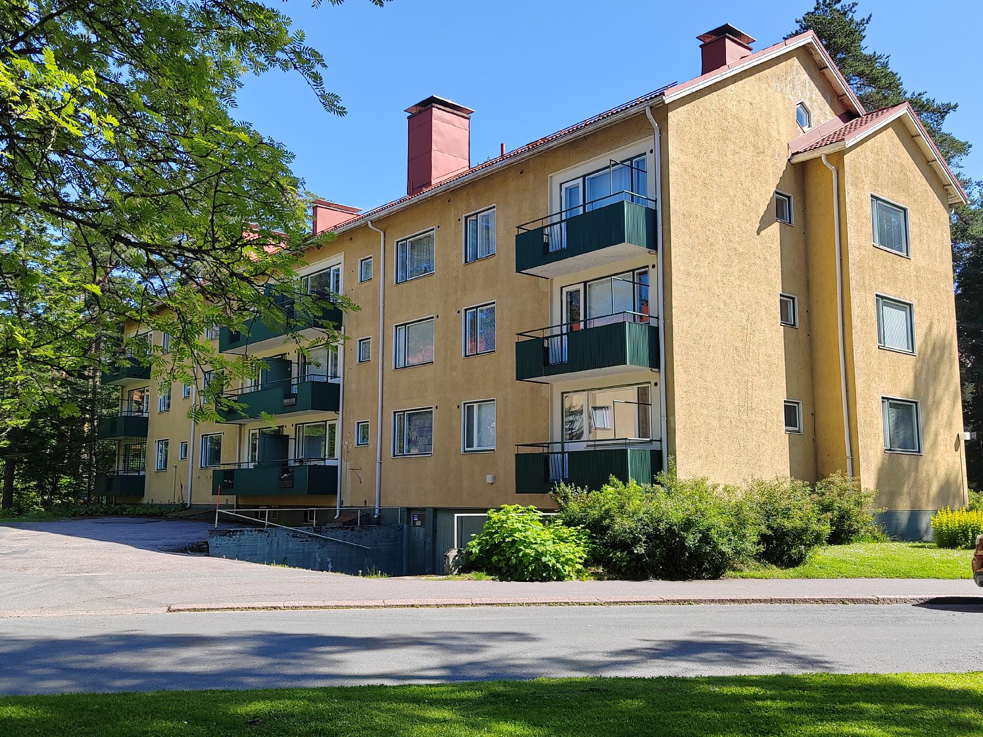 julkisivua kadun puolelta