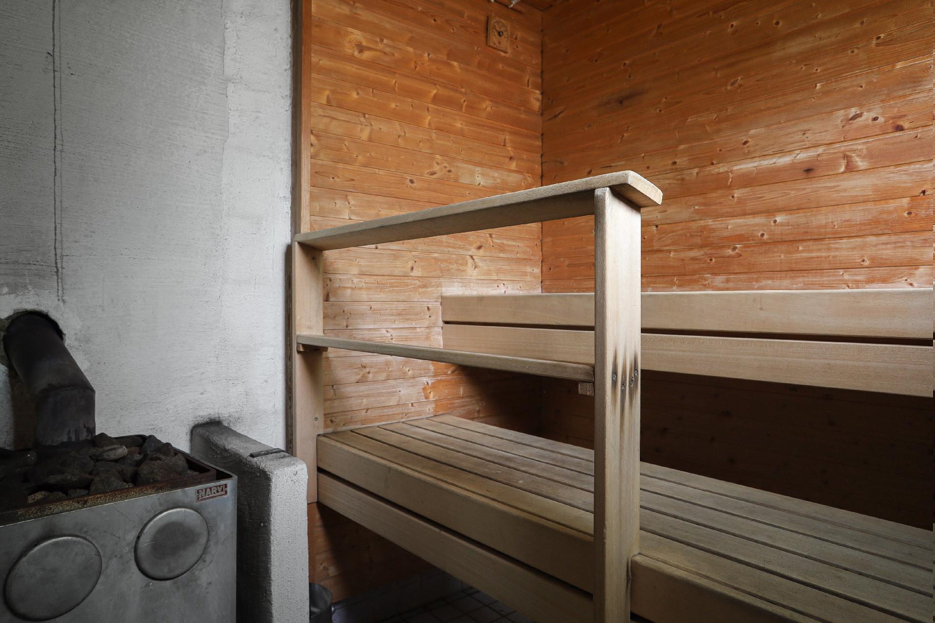 Piharakennuksen sauna