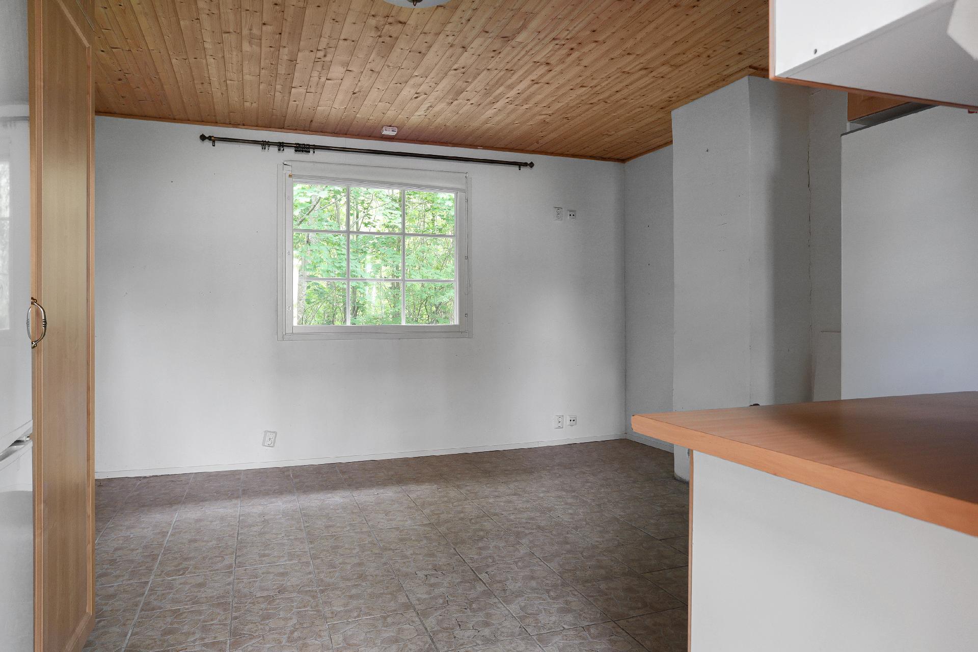 Piharakennuksen asuinhuone