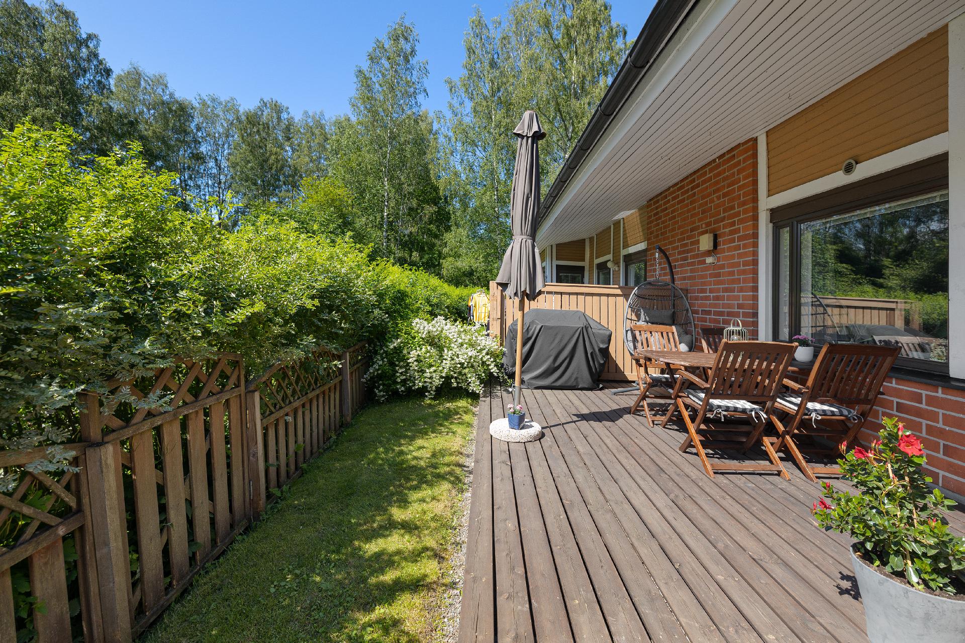 Takapihalla terassi.