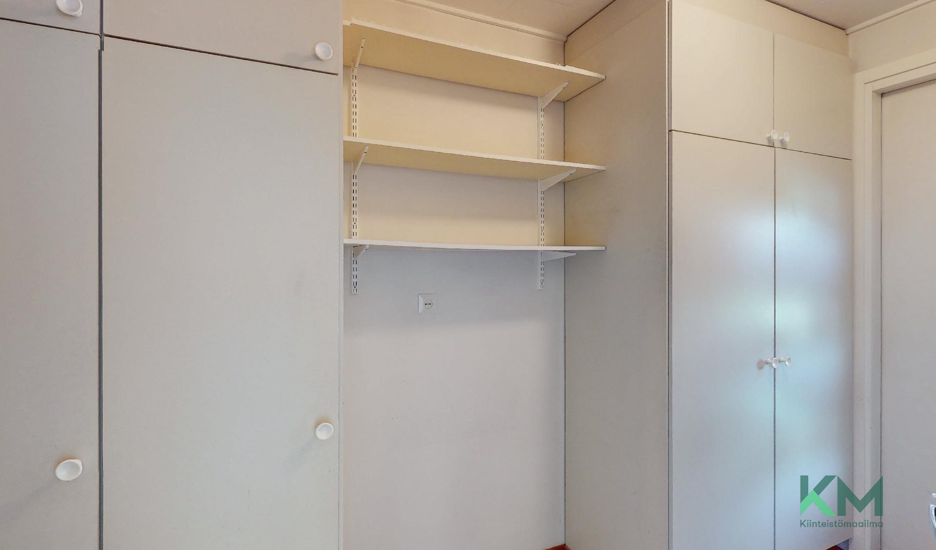 Apukeittiössä kaapistot