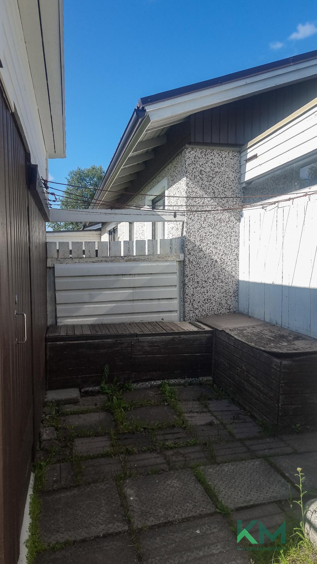 Asuntopihalla oma pyykinkuivauspaikka