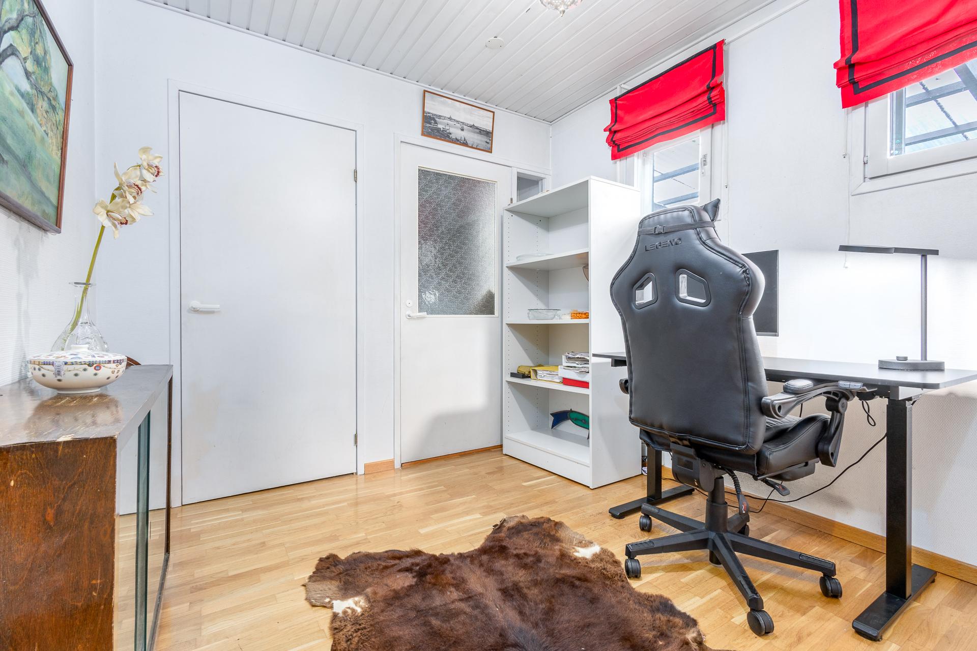 Alakerran varastohuone