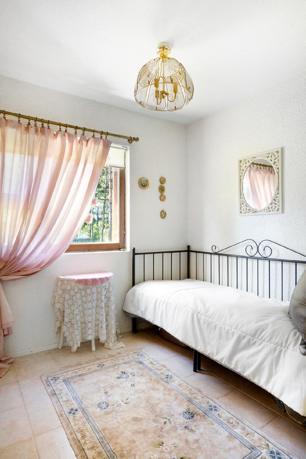 Alakerran vierashuone