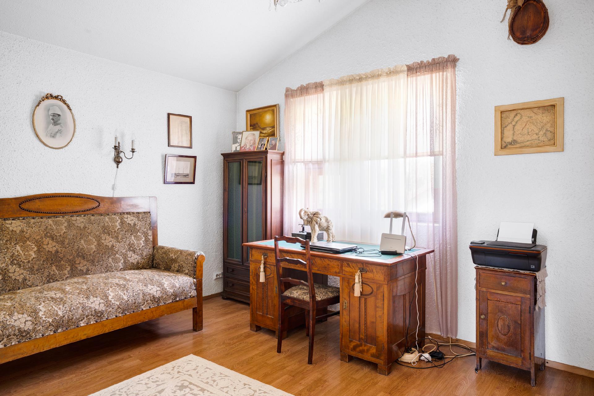 Yläkerran työhuone