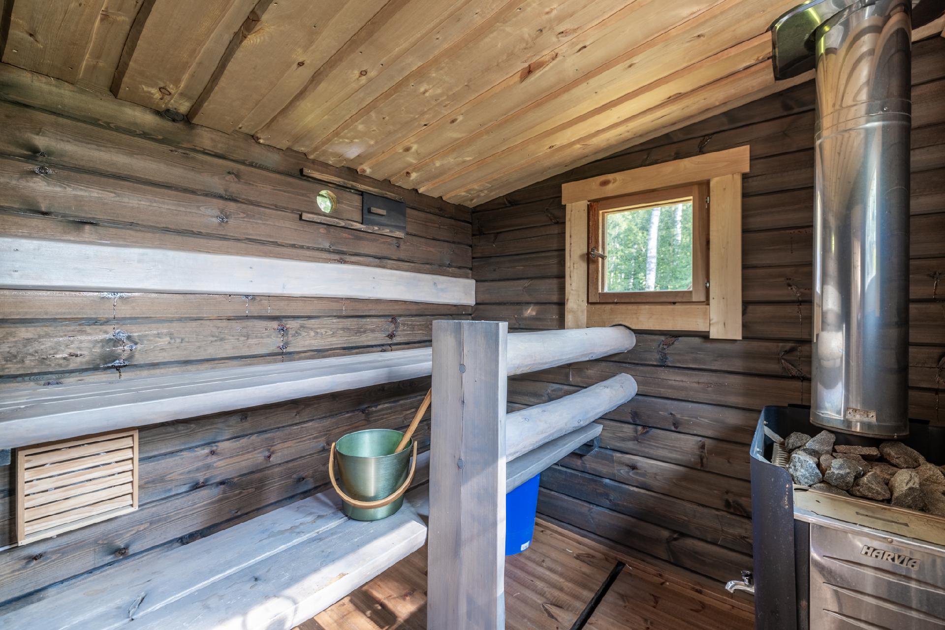 Saunan lauteilla tilaa useammalle 