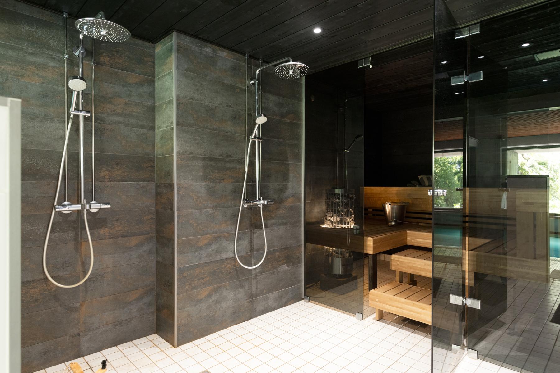 Lasiovien kautta löylyhuoneeseen