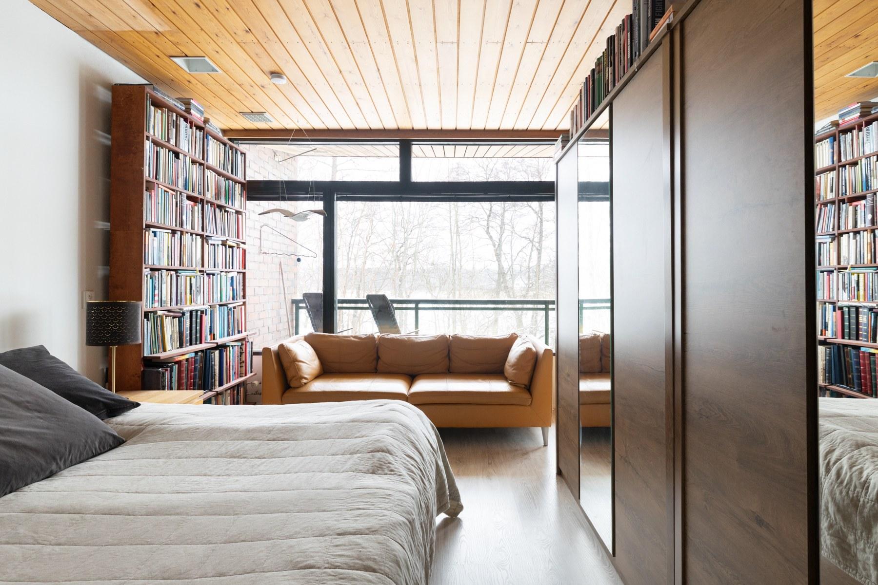 Makuuhuone no.1 näkymä merelle - sopisi hyvin myös kirjastohuoneeksi