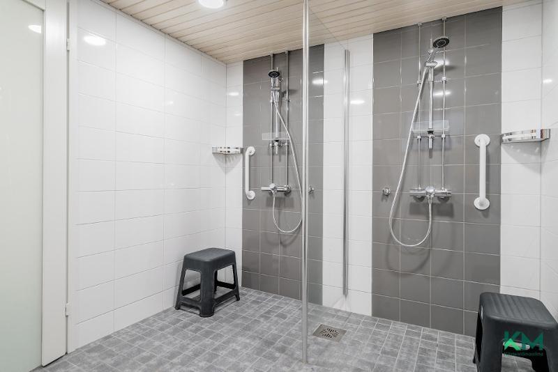 Taloyhtiön uusittu kylpyhuone