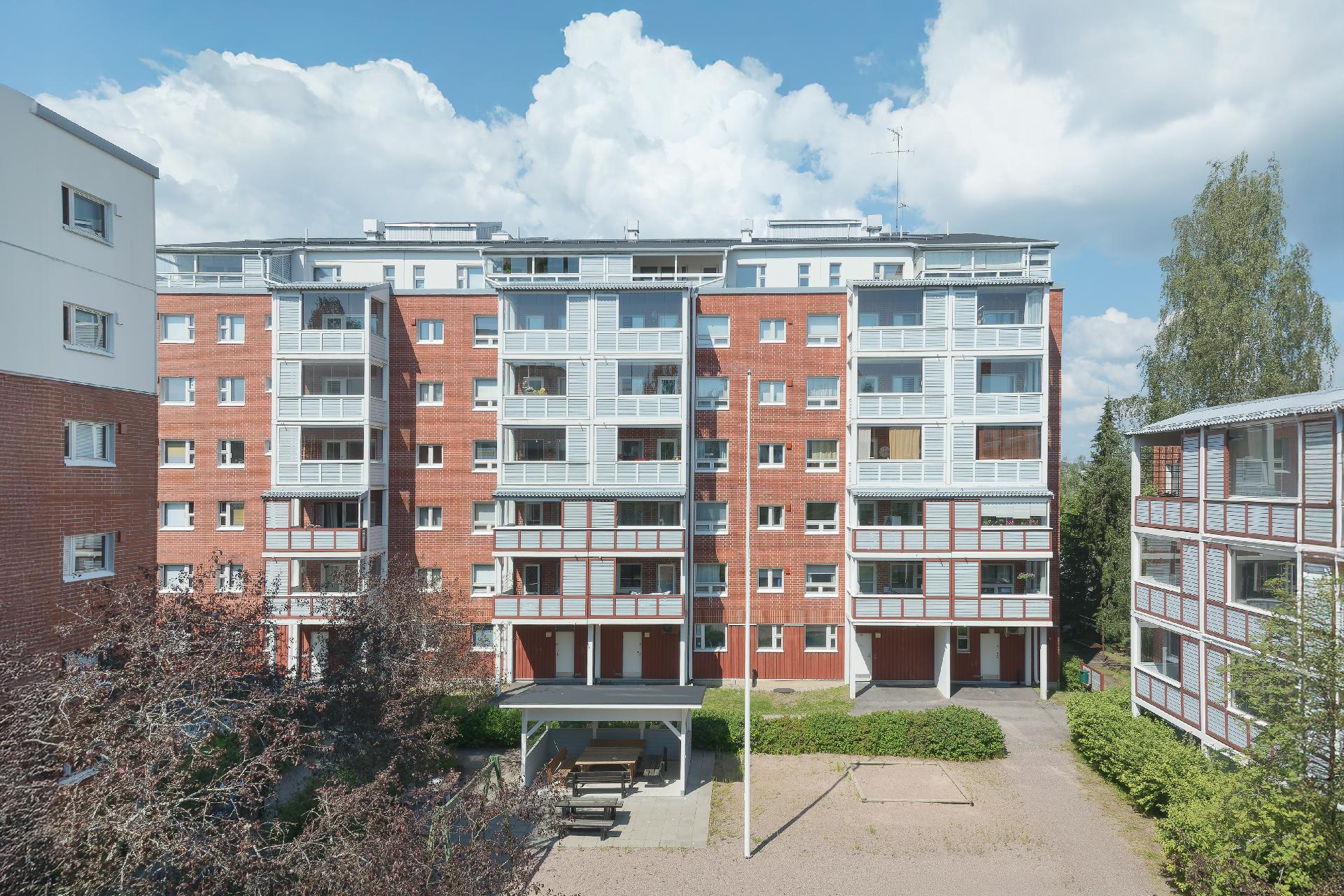 Tyylikäs aikaa kestävä julkisivu