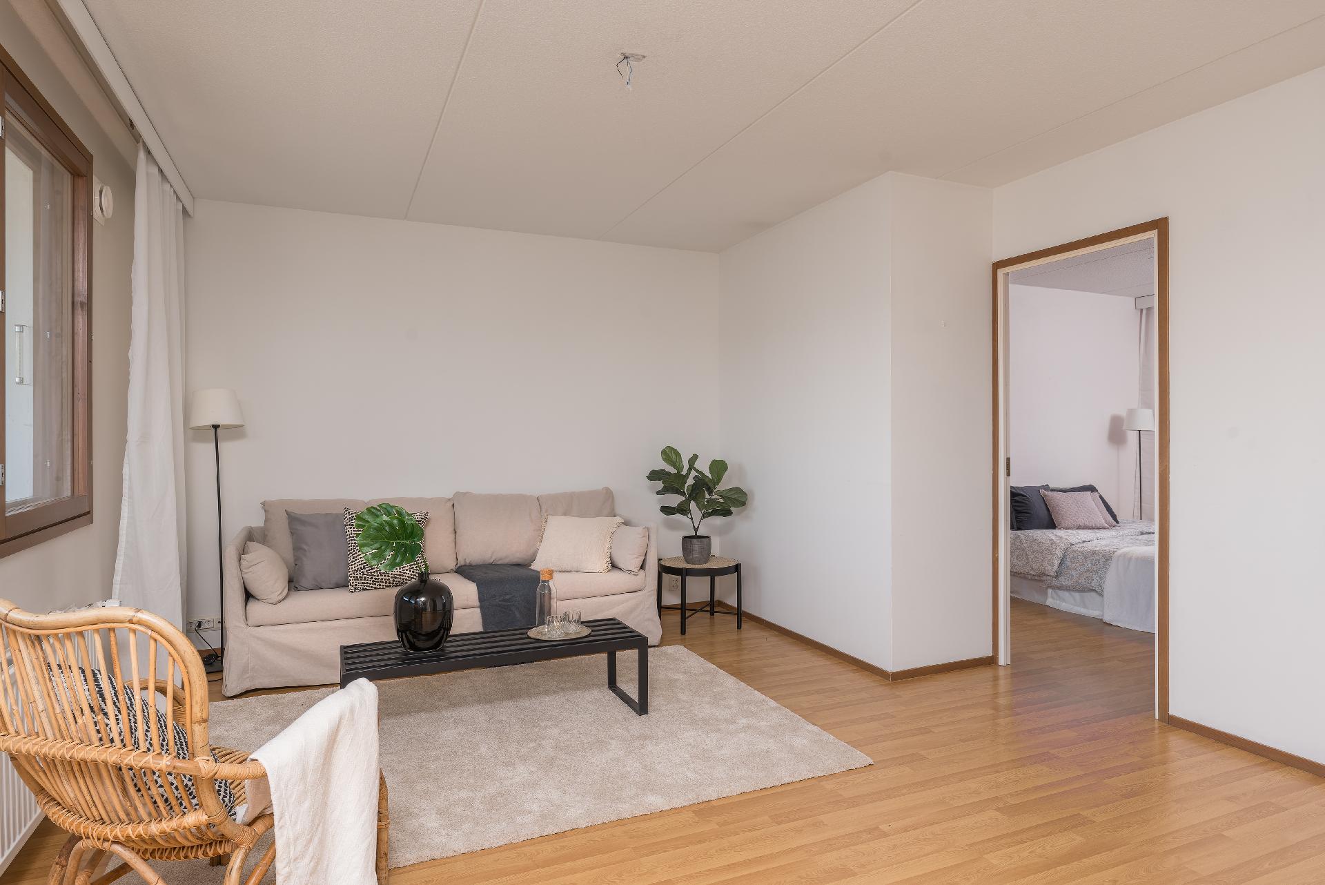 Huoneen voi kalustaa monin tavoin