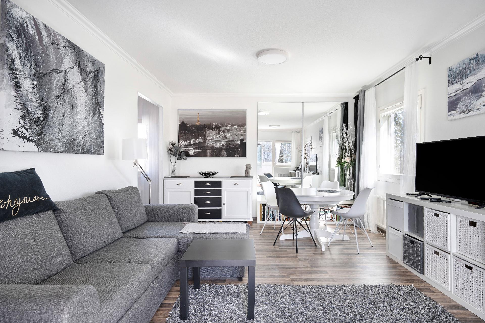 Todella avara olohuone