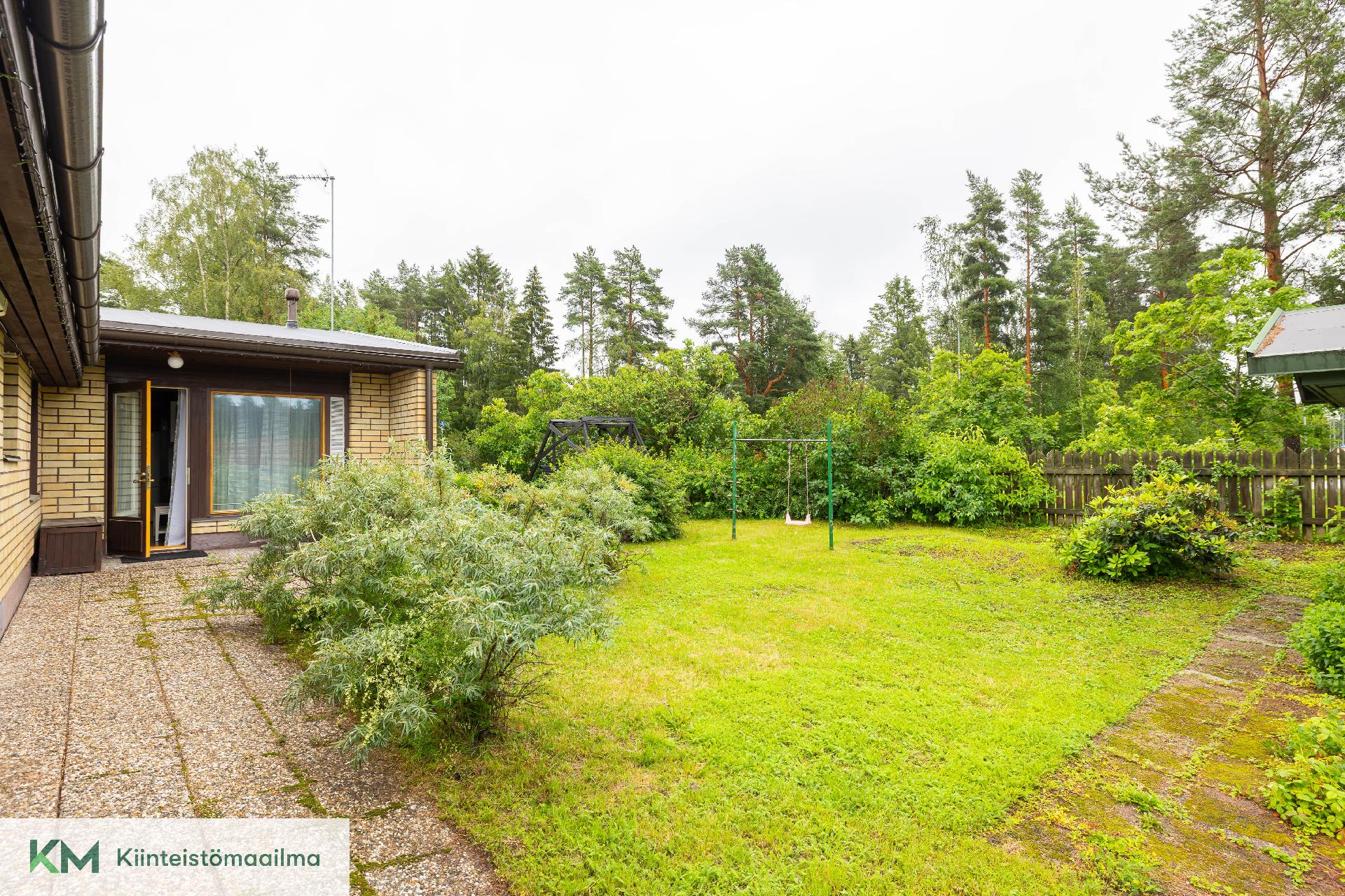 Pienen asunnon piha-alue 