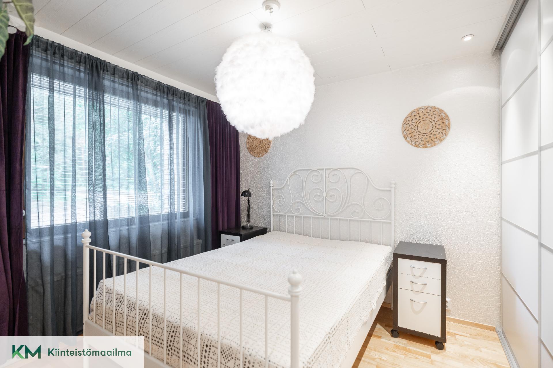 Pienen asunnon makuuhuone