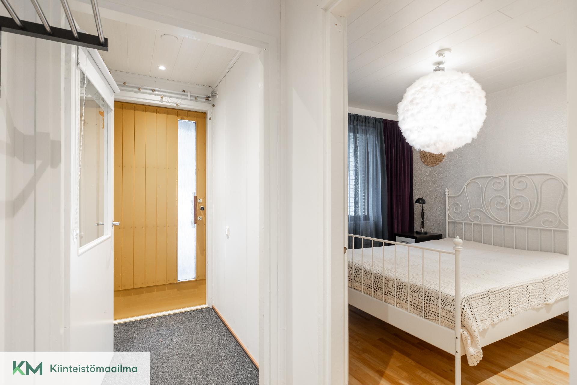 Pienen asunnon eteinen