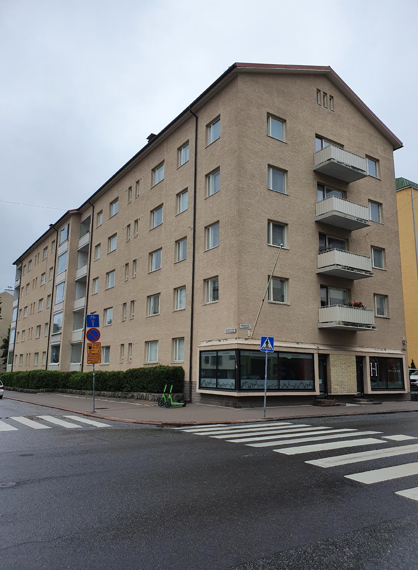 Julkisivu