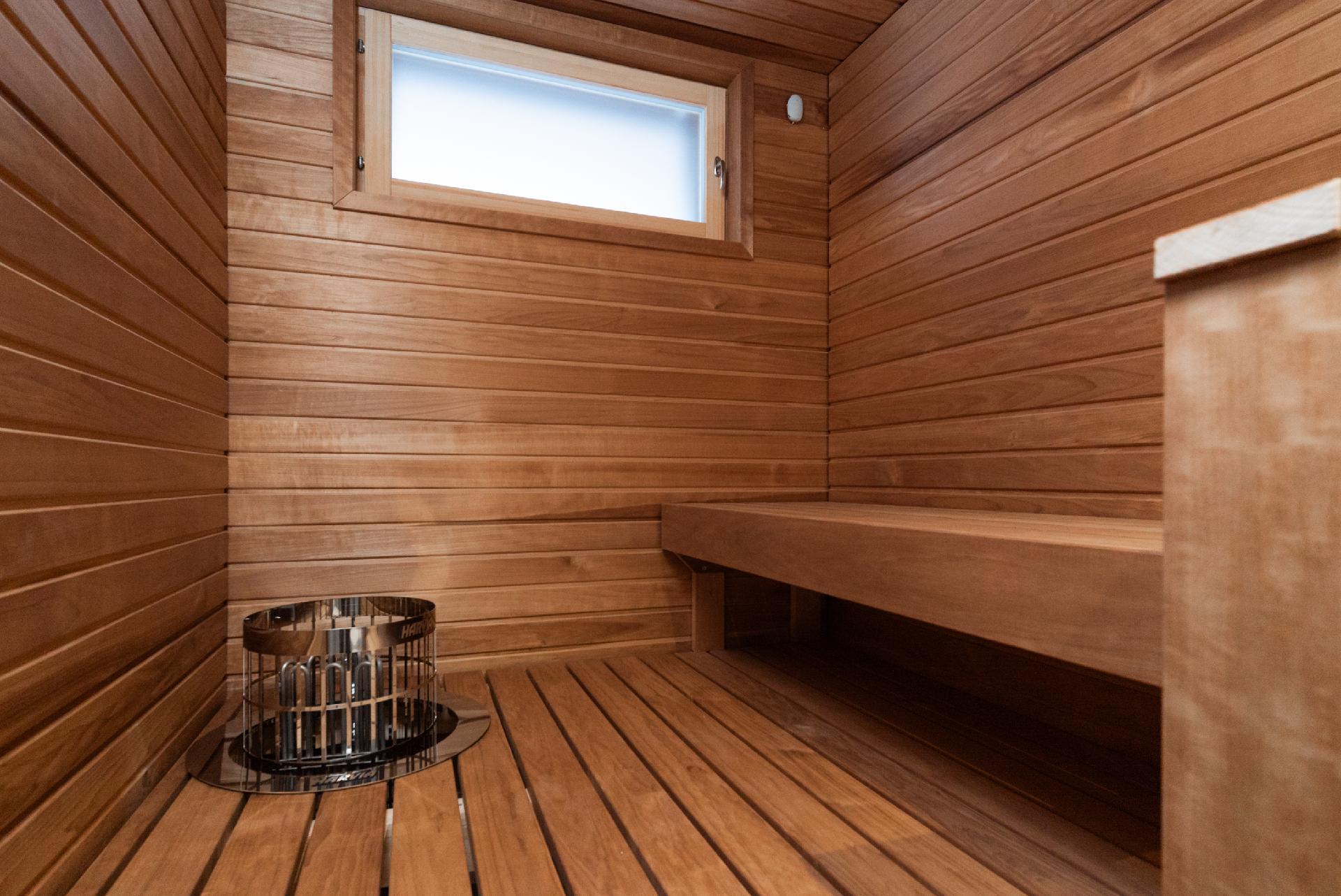 Saunassa ikkuna