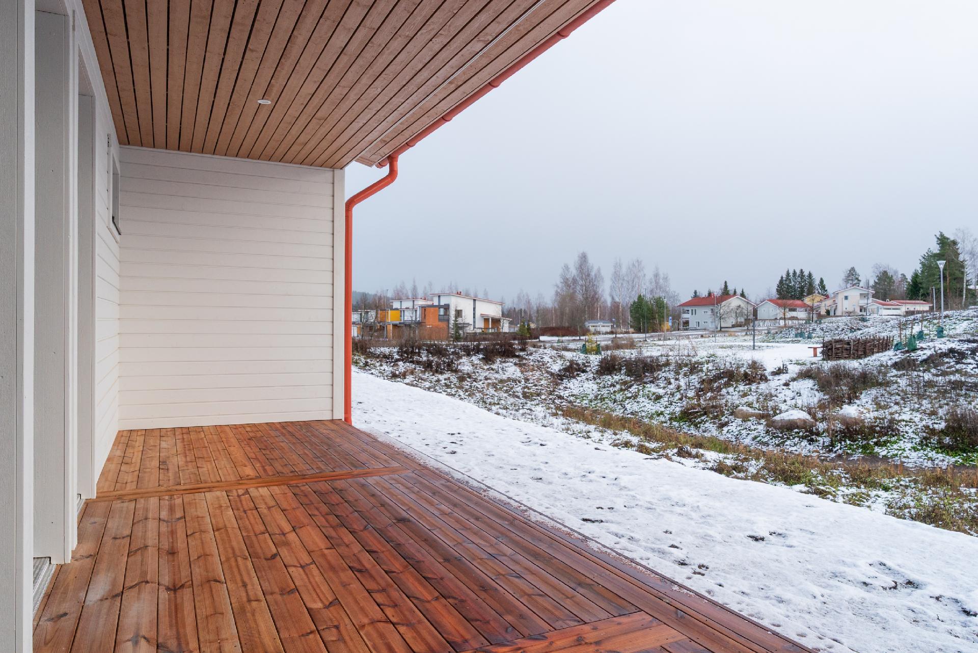 Terassilta näkymää puistoalueelle