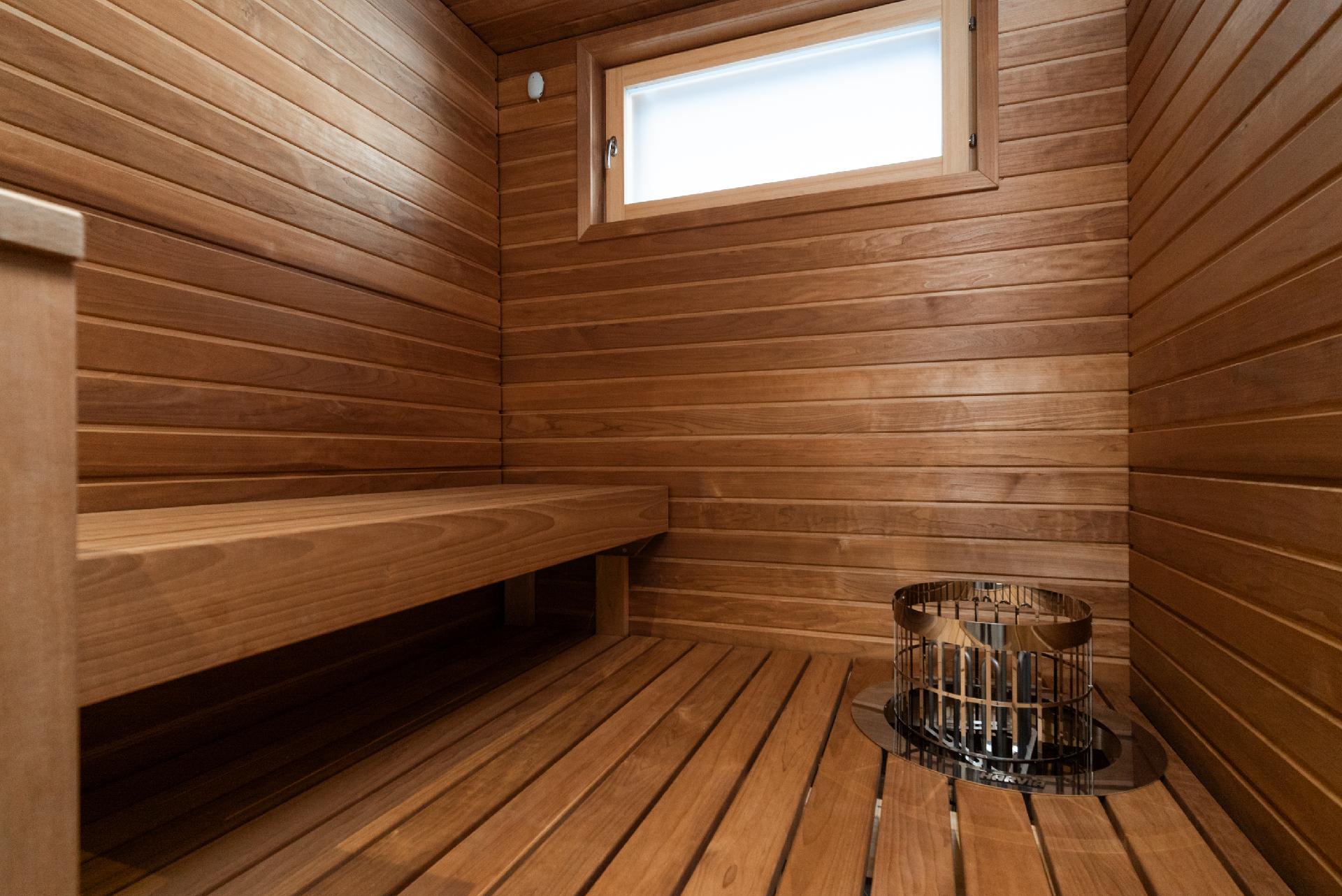 Saunassa ikkuna