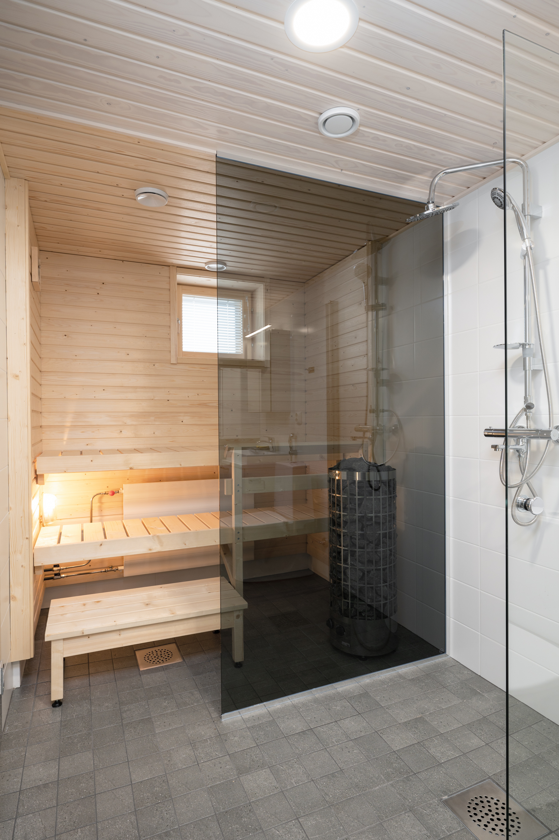 kuvat vastaavanlaisesta asunnosta alemmasta kerroksesta