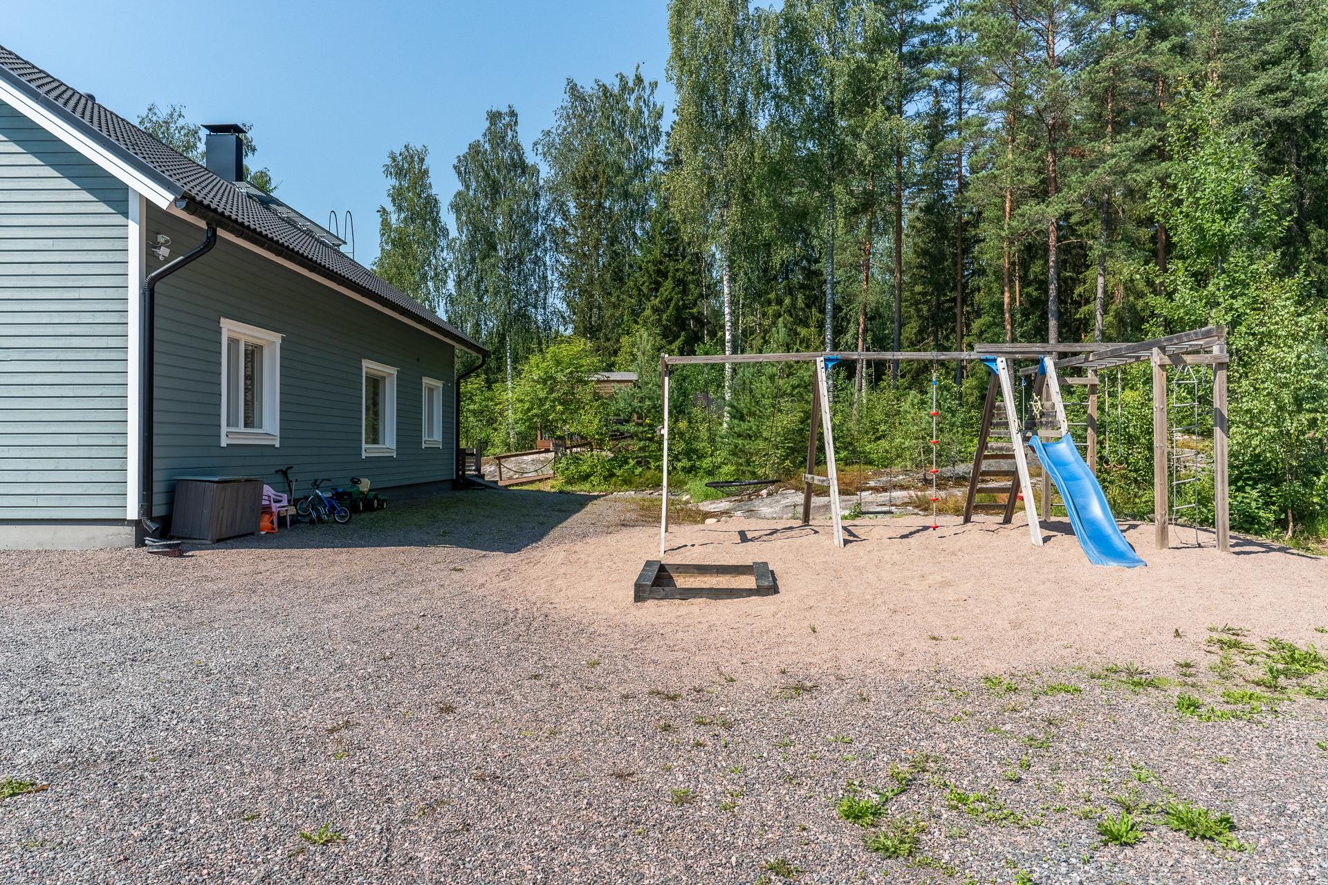 Takapihalla leikkipaikka