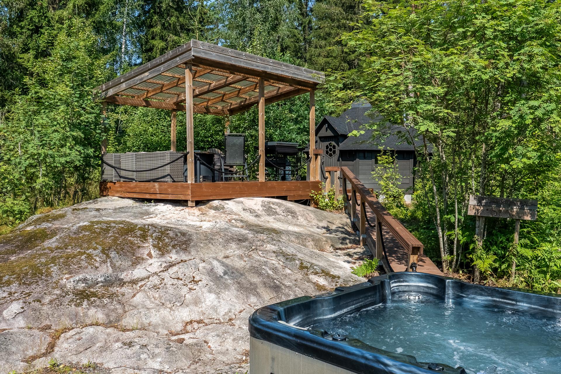 Pergola, ulkoporeamme ja kotasauna