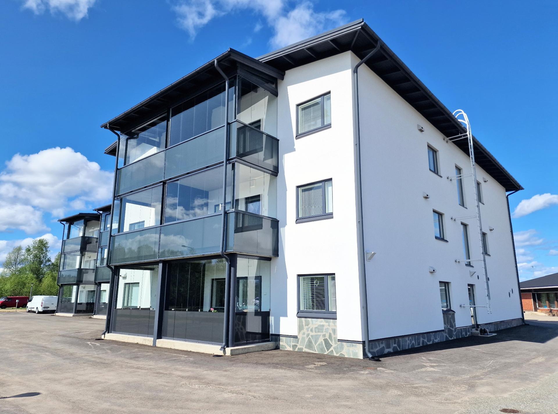 Kulmahuoneisto ylimmässä kerroksessa