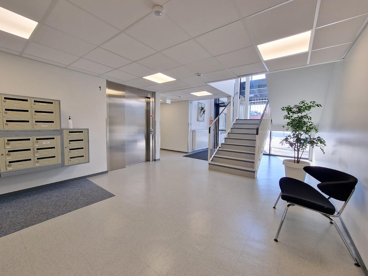 Alhaalla sisällä myös postilaatikot