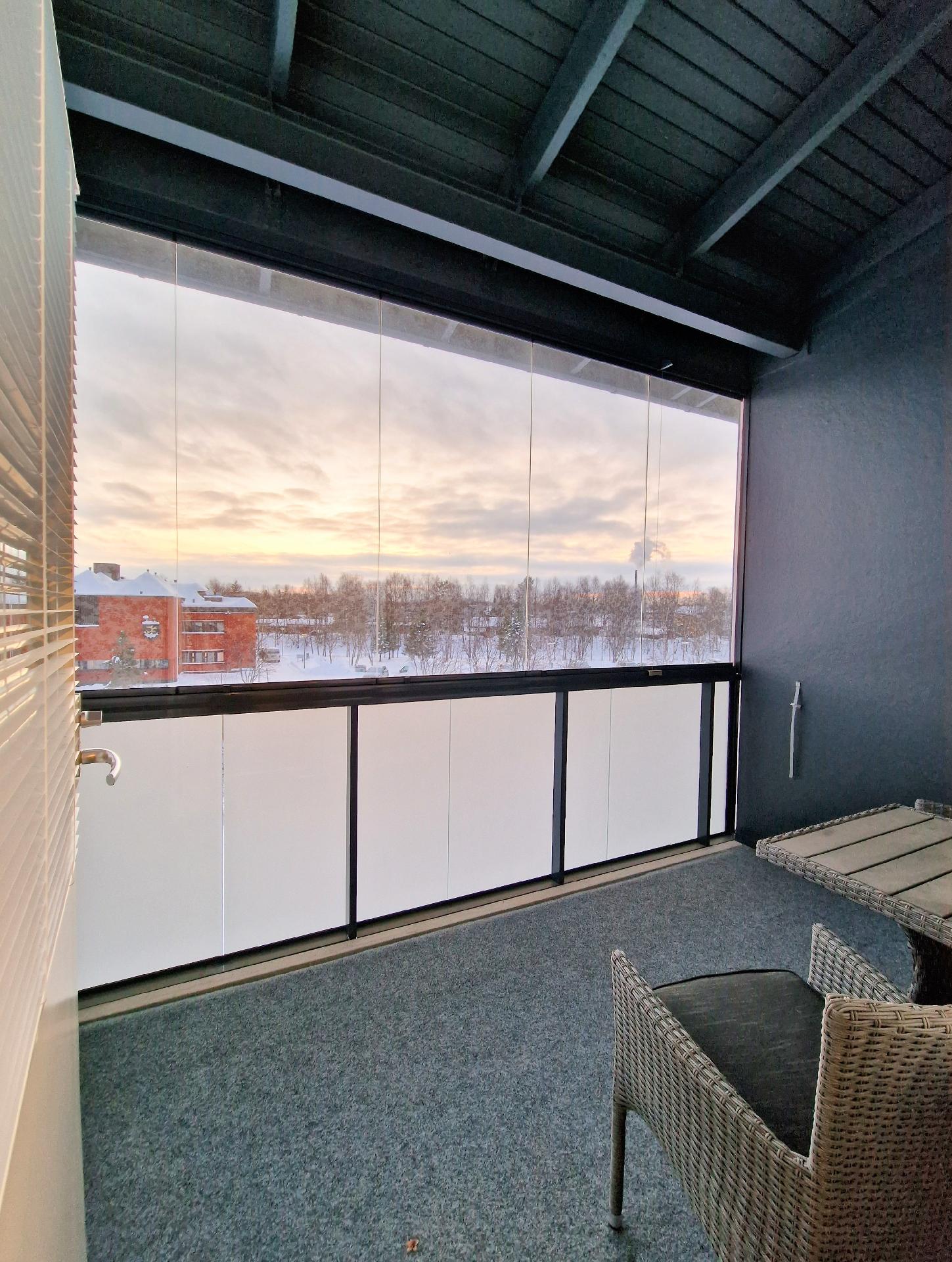 Parvekkeelta näkymät etelän suuntaan