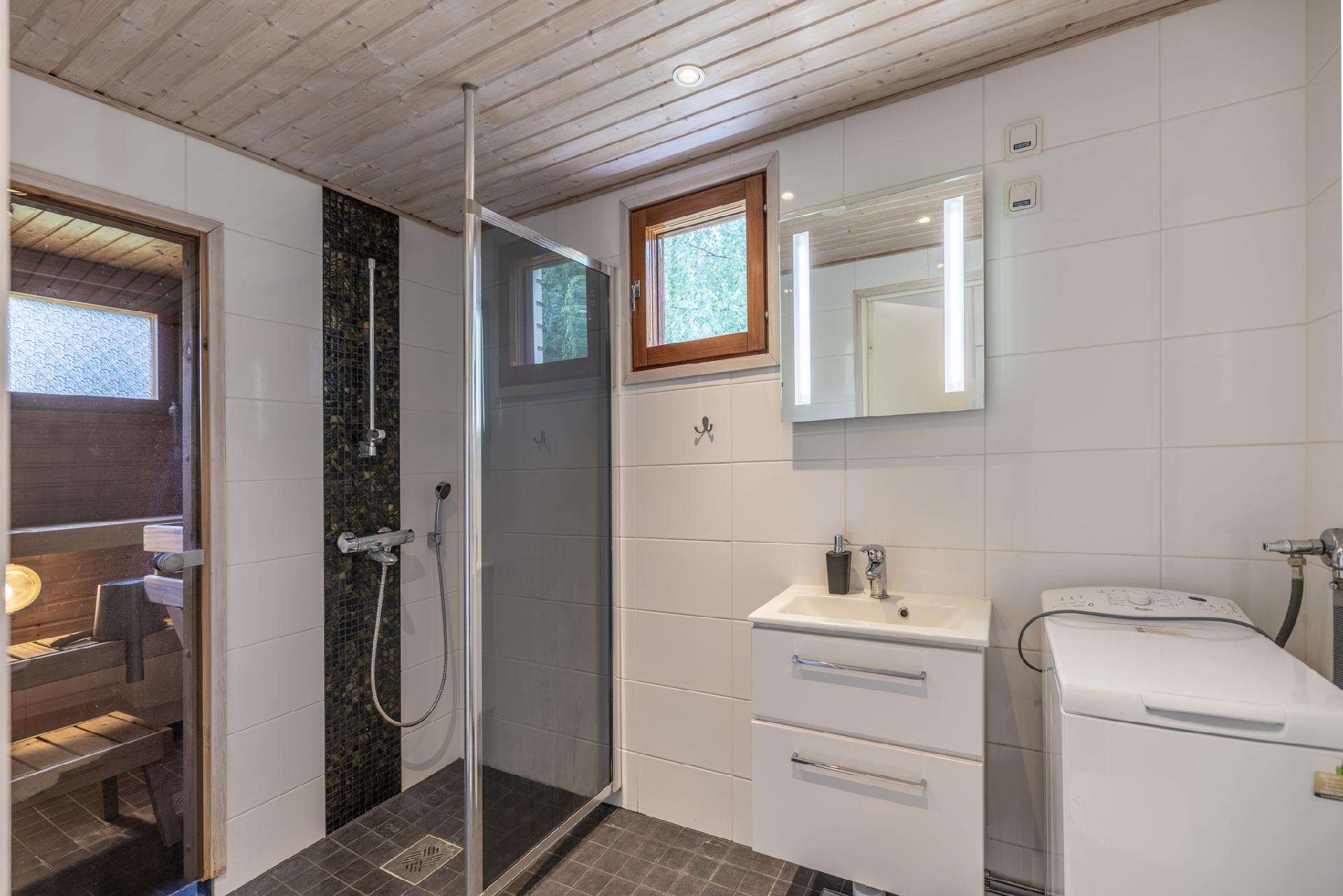 Kylpyhuone on remontoitu 2015