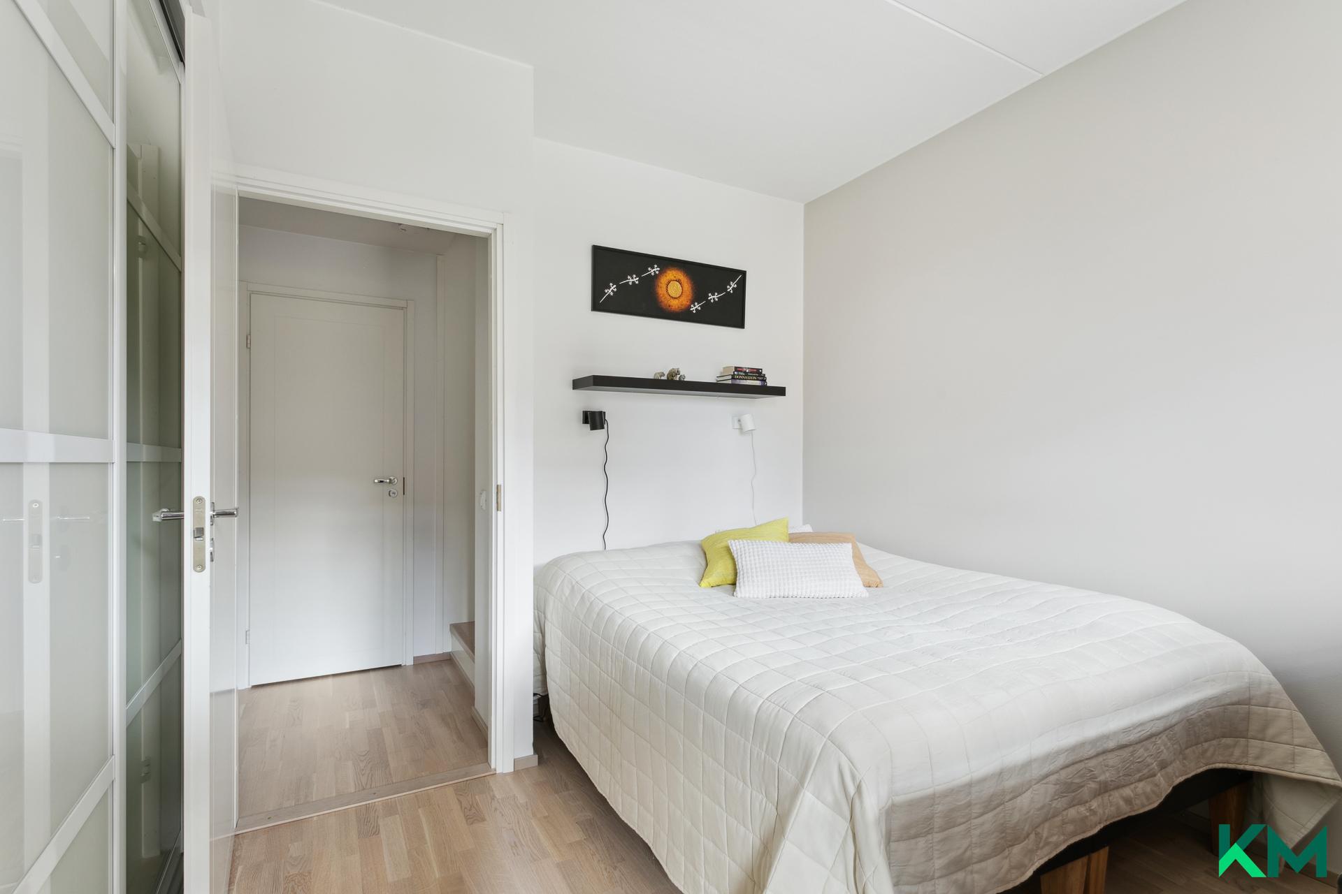 Alakerran makuuhuone