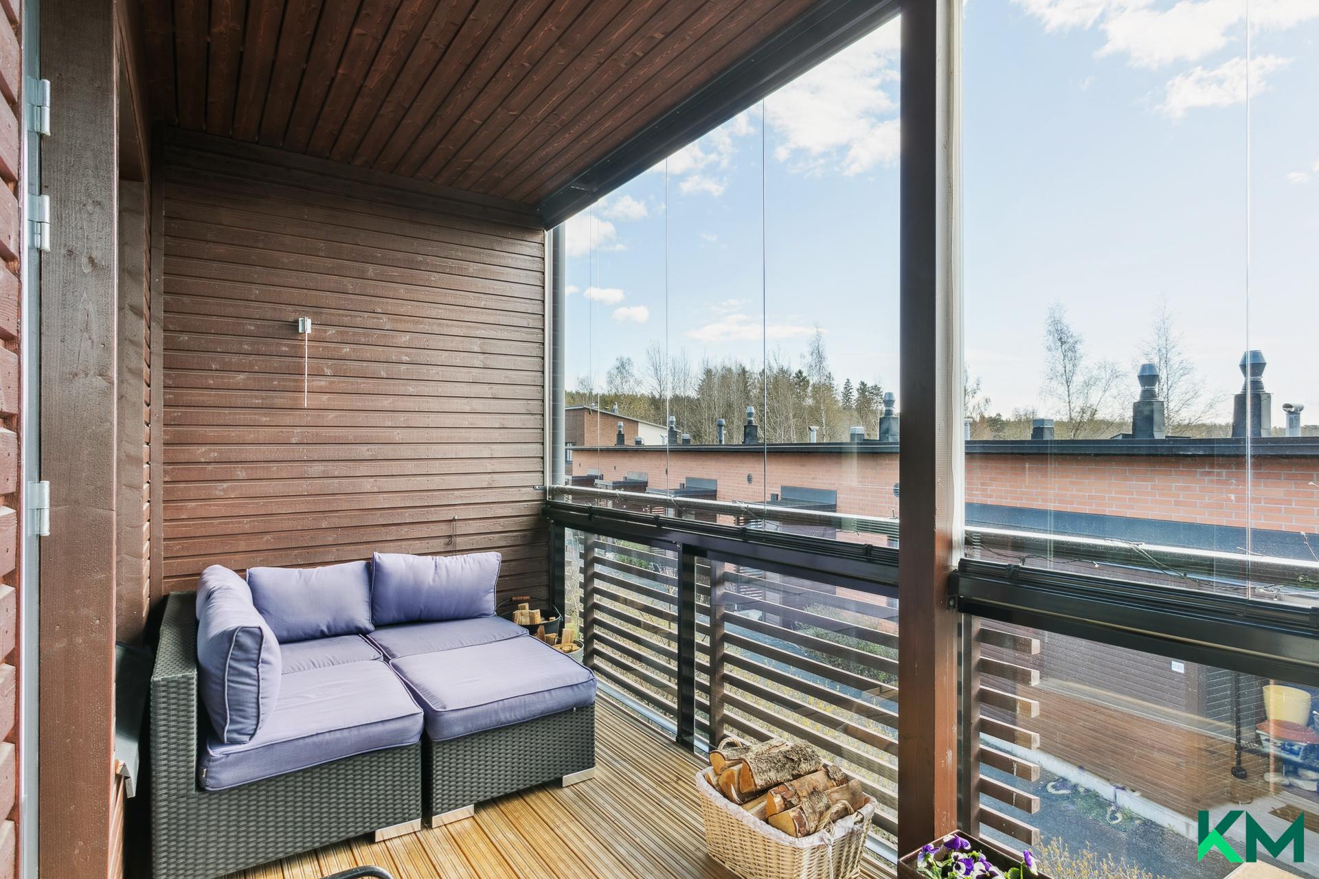 Lasitettu tilava parveke