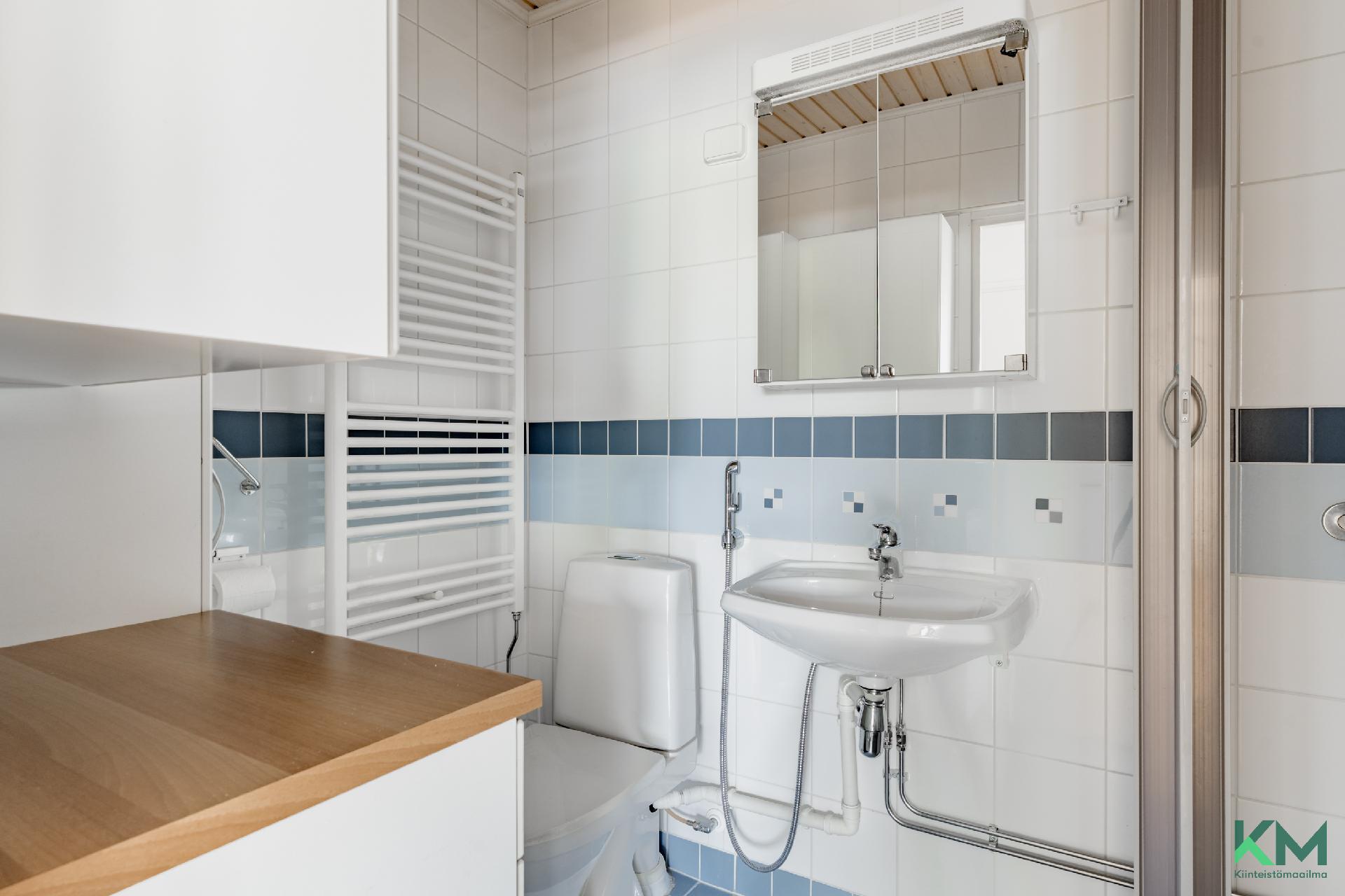 Putkiremontin yhteydessä uusittu kylpyhuone