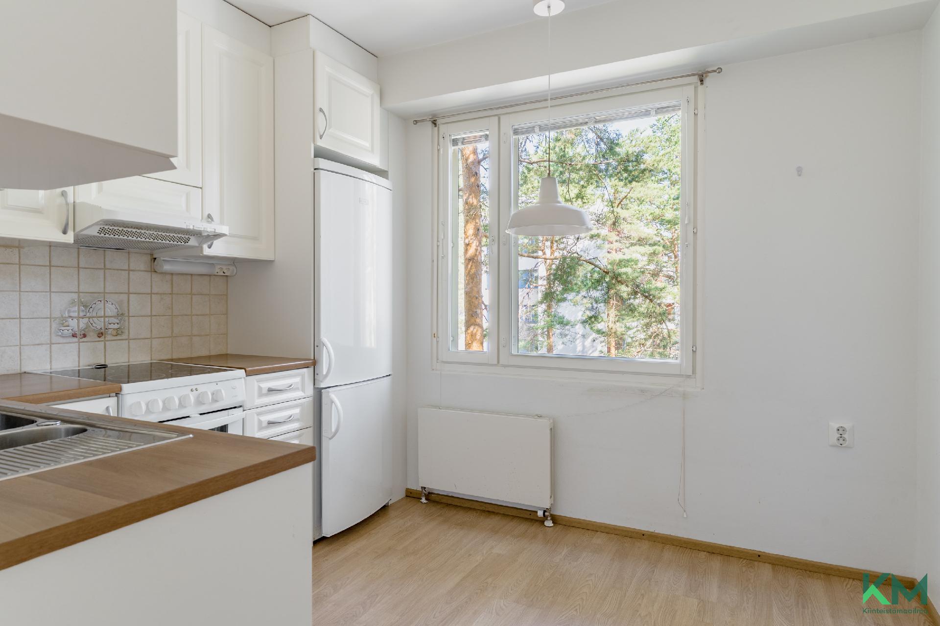 Keittiössä tilaa ruokapöydälle