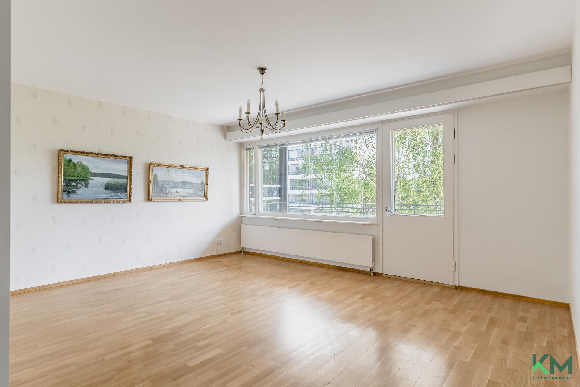 Avara ja valoisa olohuone