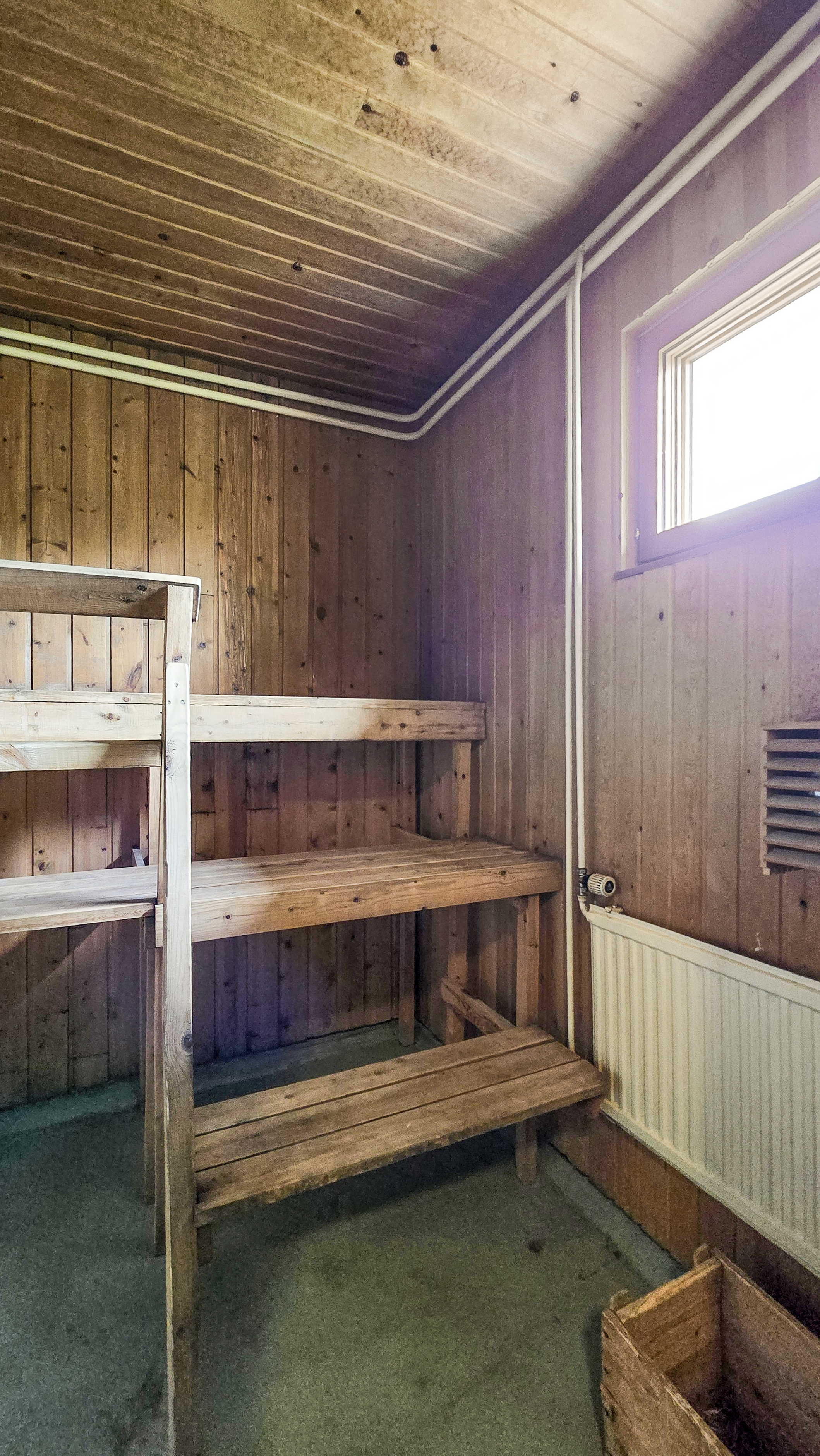 Puulämmitteinen sauna
